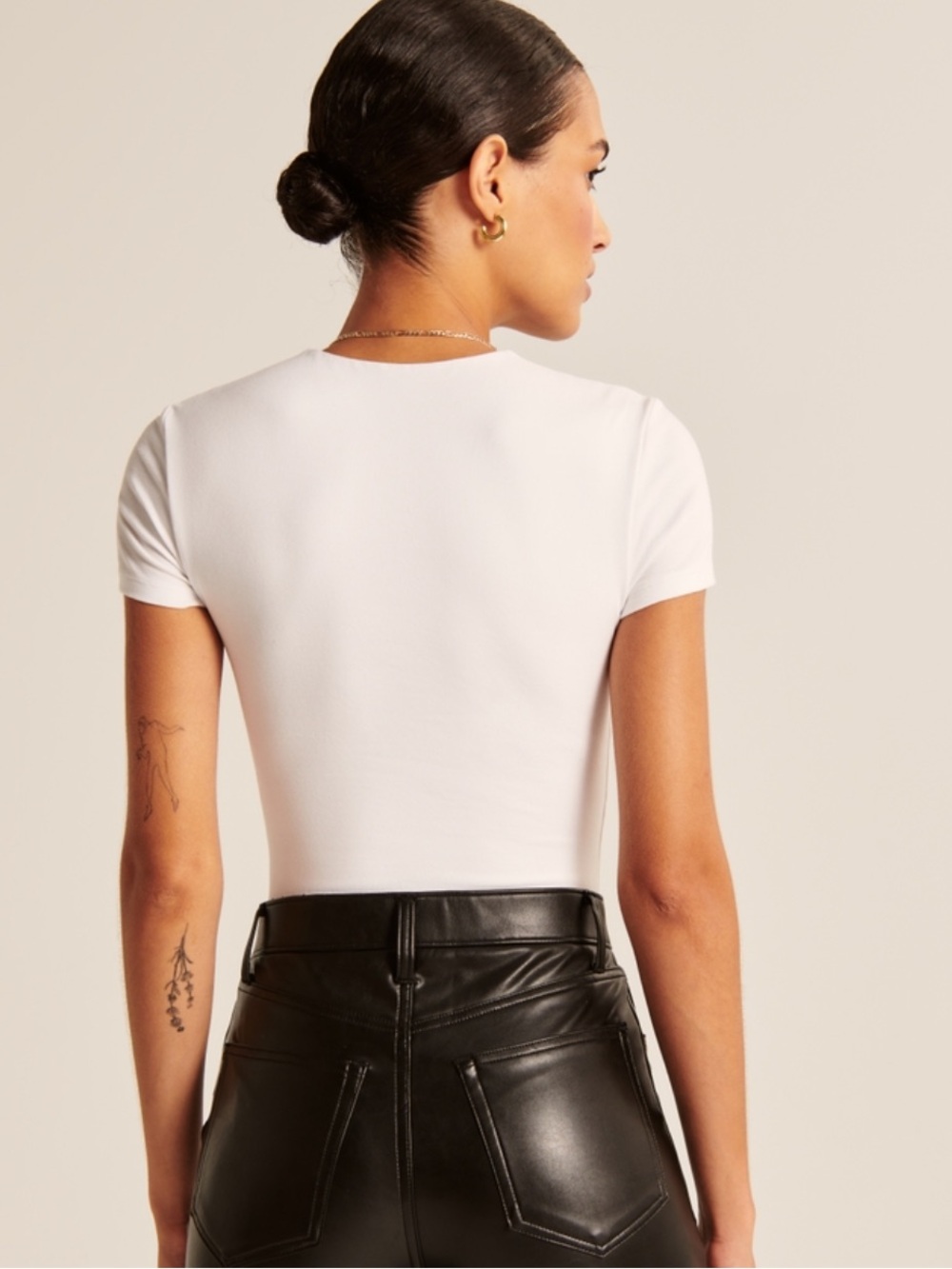 Abercrombie & Fitch White Cotton Blend Seamless Fabric Short Sleeve Bodysuit - Picture 3 of 6